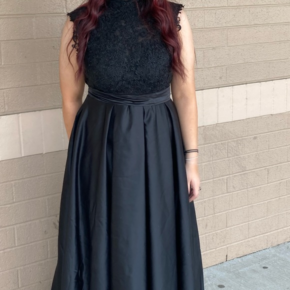 Gorgeous Grad/Prom dress with pockets - Picture 6 of 6